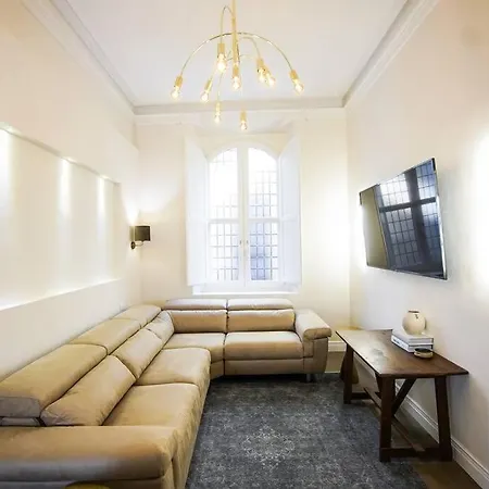 3 Bedroom Modern Luxury In *