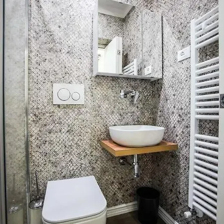 Apartment 3 Bedroom Modern Luxury In Florence